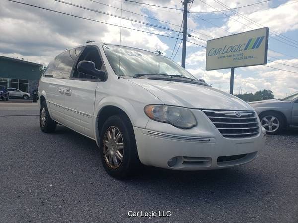 2006 Chrysler Town & Country Limited for sale in Middletown, PA – photo 2