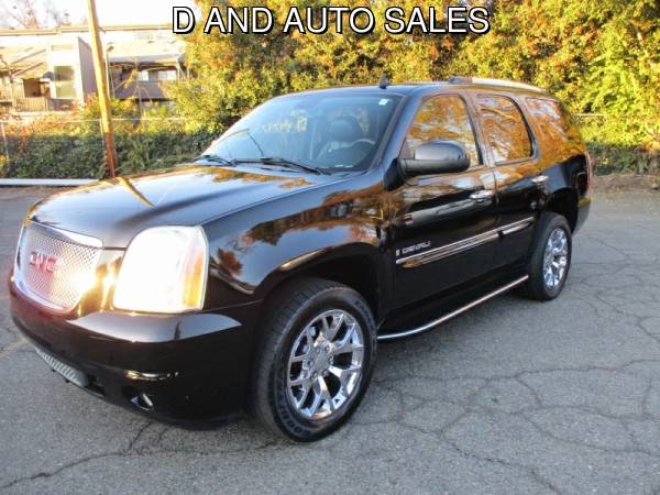 2008 GMC Yukon Denali AWD 4dr D AND D AUTO - cars & trucks - by... for sale in Grants Pass, OR – photo 2
