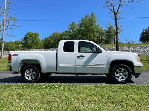 2007 GMC Sierra 1500 4x4! ONE OWNER! - - by dealer for sale in Forsyth, IA – photo 8