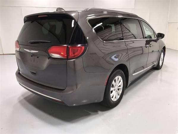 2017 Chrysler Pacifica Touring L with - - by dealer for sale in Wapakoneta, OH – photo 5