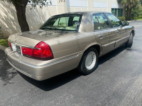 2001 MERCURY GRAND MARQUIS LOW MILES - cars & trucks - by owner -... for sale in West Palm Beach, FL – photo 4