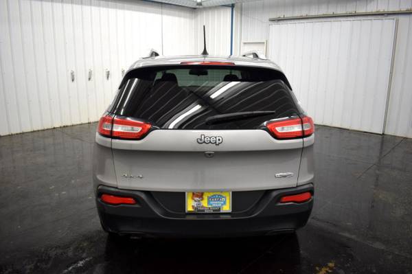 2015 Jeep Cherokee Latitude 4WD - cars & trucks - by dealer -... for sale in Marne, MI – photo 9
