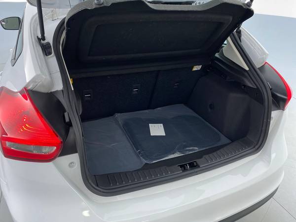 2018 Ford Focus SE Hatchback 4D hatchback White - FINANCE ONLINE -... for sale in Riverdale, IL – photo 23
