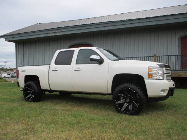 4.5" LIFTED 2012 CHEVY LTZ CREW 20X12 33X12.50 *STANCED *LEATHER CHEAP for sale in KERNERSVILLE, NC – photo 2