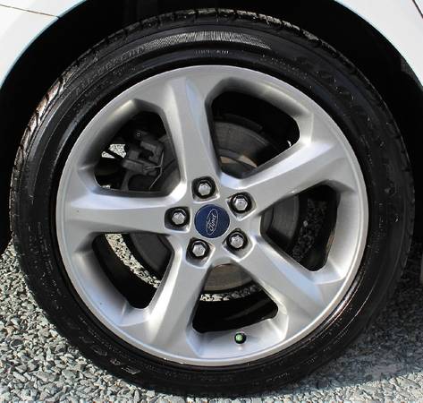 2013 Ford Fusion 4dr Sdn SE FWD with Front row center console w/fixed for sale in Wilmington, NC – photo 9