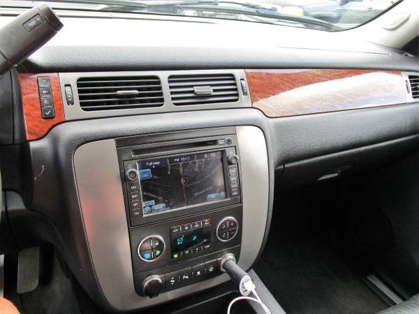 2008 GMC Yukon XL 1500 SLT 4WD *Leather + Moonroof + Backup Camera*... for sale in leominster, MA – photo 9
