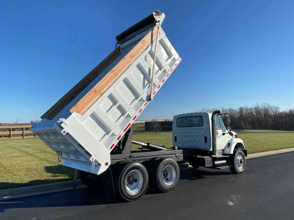 2009 INTERNATIONAL TANDEM DUMP WITH ONLY 46K ORIGINAL MILES WOW! -... for sale in Saint Joseph, IL – photo 8