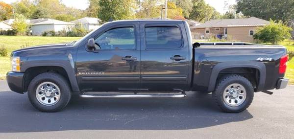 2009 Chevrolet Silverado 1500 Crew Cab - Financing Available! for sale in Grandview, MO – photo 2