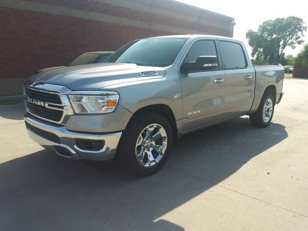 2019 Ram 1500 Crew Cab - Financing Available! - cars & trucks - by... for sale in Wichita, KS – photo 4
