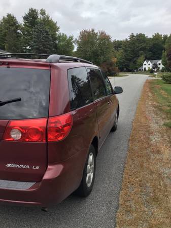 2007 Toyota Sienna le - cars & trucks - by owner - vehicle... for sale in Greenland, NH – photo 3