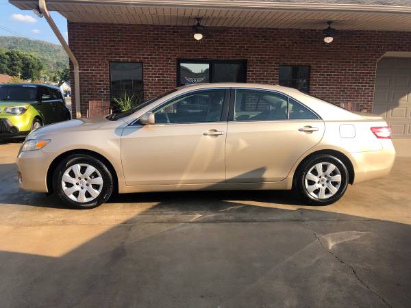 2010 TOYOTA CAMRY LE ONE OWNER VERY CLEAN for sale in Erwin, TN – photo 2