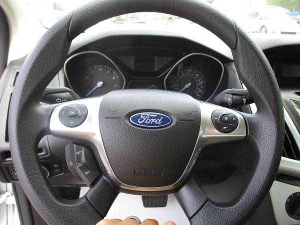 2012 FORD FOCUS SE SEDAN AUTO ALL POWER -BIG MPG'S-MARKET LEADER! for sale in Kingsport, TN – photo 13