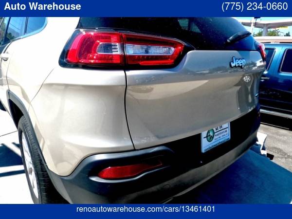 2014 Jeep Cherokee FWD 4dr Latitude - cars & trucks - by dealer -... for sale in Reno, NV – photo 6