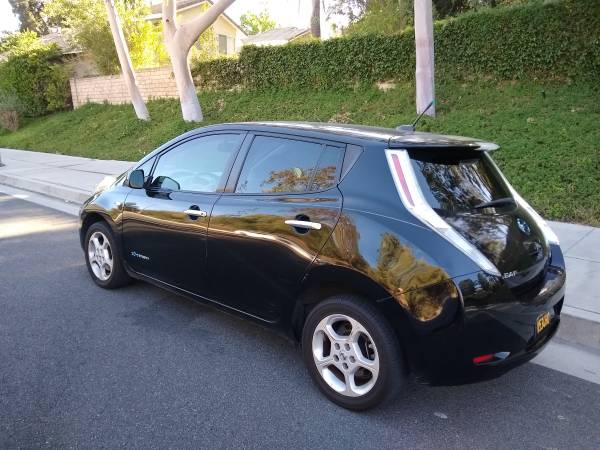 2012 Nissan Leaf excellent condition runs great clean title - cars & for sale in Woodland Hills, CA – photo 3