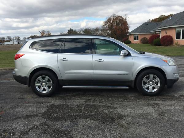 2009 Chevrolet Traverse LT 3rd Row Southern Truck only $6950 - cars... for sale in Chesterfield Indiana, IN – photo 2