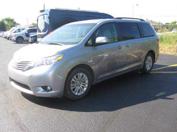2017 toyota sienna xle - cars & trucks - by dealer - vehicle... for sale in Arlington Heights, IL – photo 2