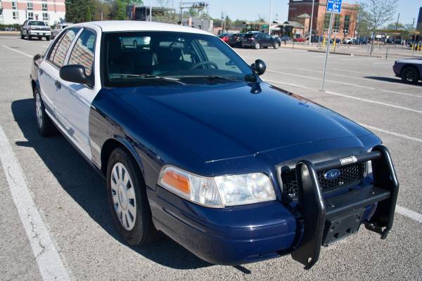 VERY CLEAN - 2011 Ford Crown Victoria Police Interceptor - cars & for sale in Royal Oak, MI – photo 3