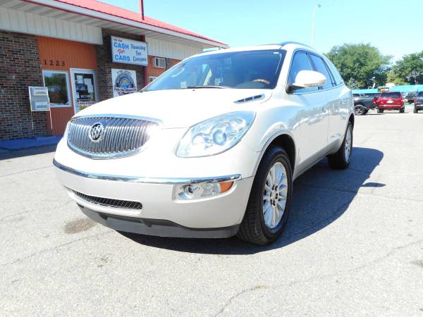 ★★★ 2012 Buick Enclave / New Tires / Leather / Sunroof! ★★★ - cars &... for sale in Grand Forks, ND – photo 2