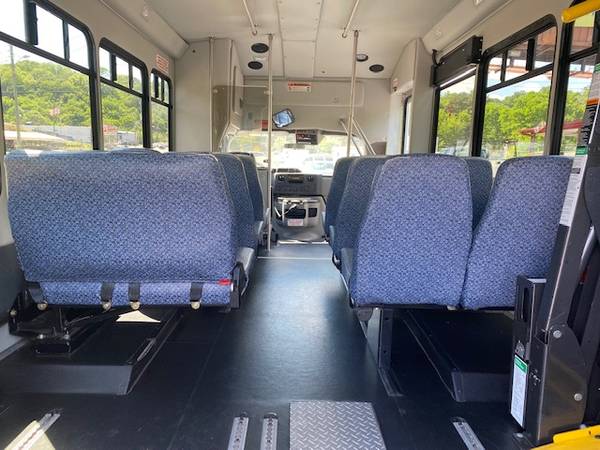 2016 FORD E450 SUPER DUTY BUS - - by dealer - vehicle for sale in Chattanooga, TN – photo 19