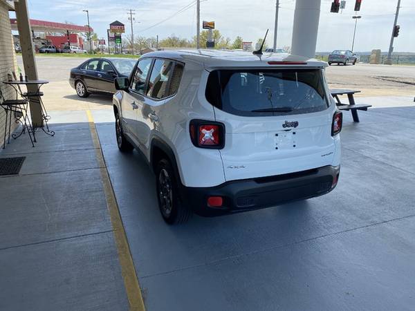 2016 Jeep Renegade Sport 4WD - - by dealer - vehicle for sale in Forsyth, AR – photo 5