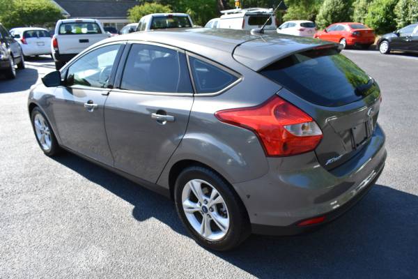2012 Ford Focus SE Hatchback 5 Speed Sunroof WARRANTY No Doc Fees! for sale in Apex, NC – photo 8