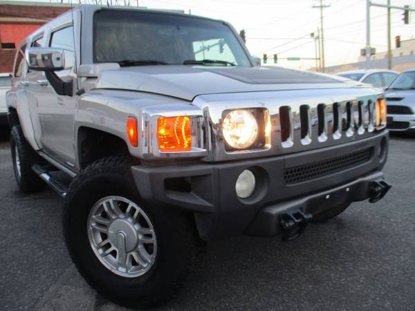2006 Hummer H3 Sport 4WD/Sunroof/Clean title & Hot Deal - cars & for sale in Roanoke, VA – photo 3