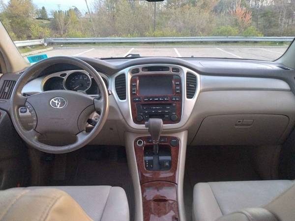07 TOYOTA HIGHLANDER 4X4 LIMITED SPORT Impeccable! Maint for sale in East Derry, NH – photo 12