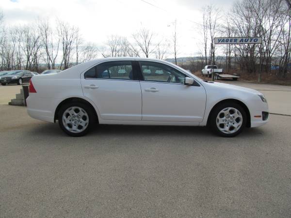 2010 Ford Fusion SE *40,000 MILES* - cars & trucks - by dealer -... for sale in Dubuque, IA – photo 3