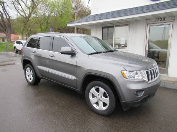 2012 Jeep Grand Cherokee Laredo 4x4 only 121K Miles Moon Roof for sale in Minneapolis, MN – photo 2