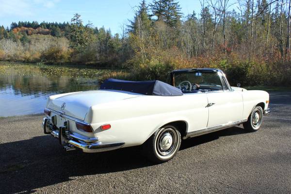 Lot 136 - 1966 Mercedes 250 SE Cabriolet Lucky Collector Car Auction for sale in Hudson, FL – photo 8