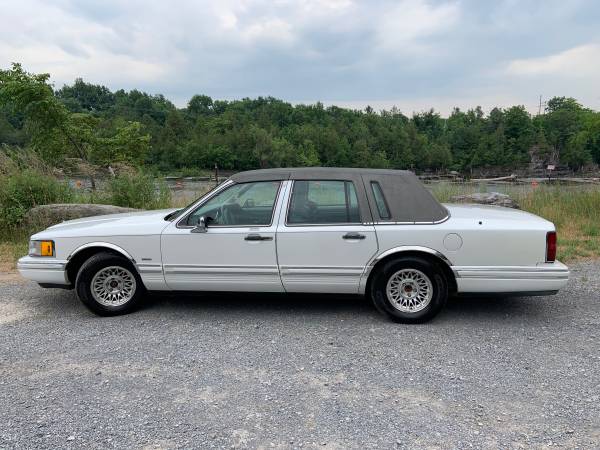 94 Lincoln town car Cartier - cars & trucks - by owner - vehicle... for sale in Carthage, NY – photo 2