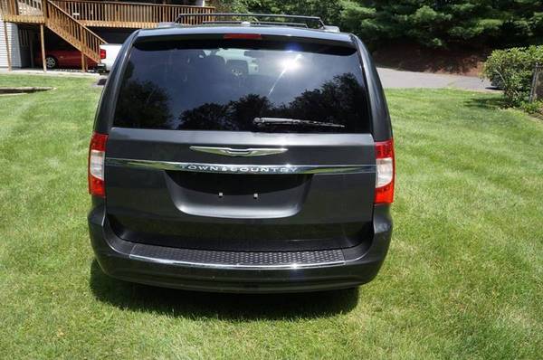 GUARANTEED CREDIT APPROVAL* 2012 Chrysler Town and Country Touring 4d for sale in Highland, NY – photo 4