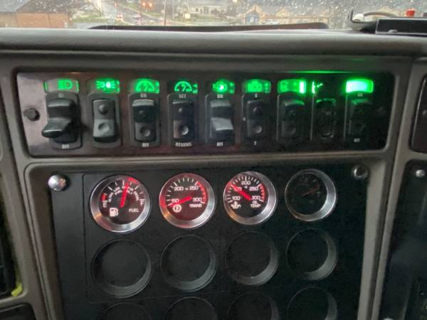 2012 KENWORTH T700 ISX CUMMINS 13 SPEED MANUAL SEMI TRUCK w/ONLY... for sale in TALLMADGE, IN – photo 19