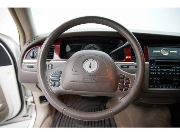 2003 Lincoln Town Car sedan WHITE - cars & trucks - by dealer -... for sale in Terre Haute, IN – photo 24
