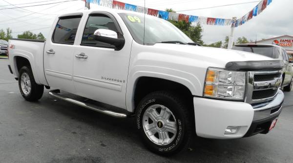 2009 Chevrolet Silverado 1500 LT - 4x4 4 Door - Crew Cab - White for sale in Russellville, OH – photo 5