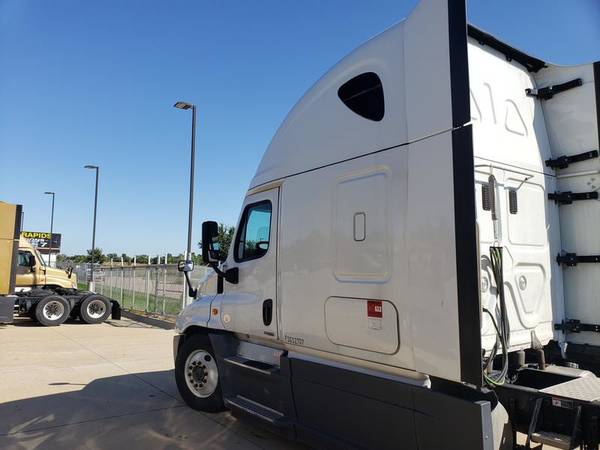 2015 Freightliner Cascadia SKU:2707G for sale in Dallas, TX – photo 14