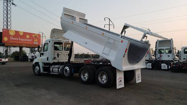 2013 FREIGHTLINER CASCADIA - - by dealer - vehicle for sale in Bakersfield, CA – photo 5