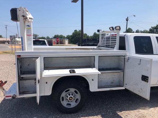 2015 CHEVROLET K2500 CREW CAB 4WD UTILITY BED W/ AUTO CRANE LIFT for sale in Stratford, TX – photo 4