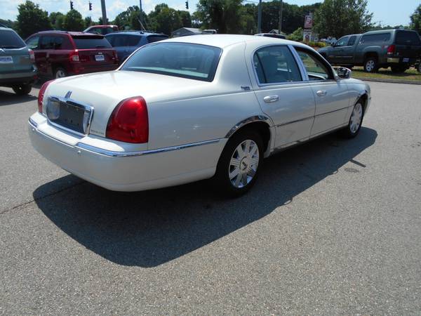 2005 Lincoln Town Car Limited for sale in East Windsor, MA – photo 4