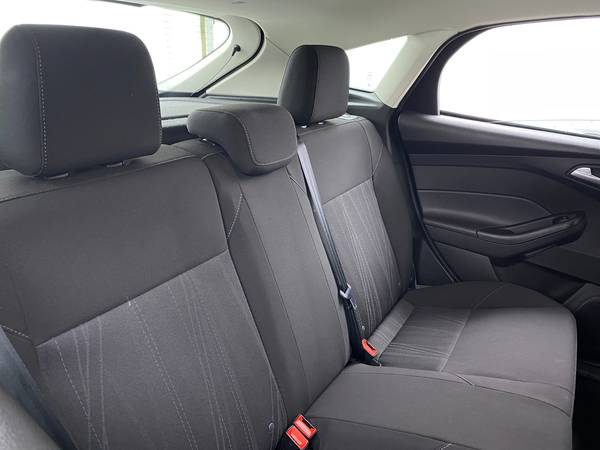 2018 Ford Focus SE Hatchback 4D hatchback Gray - FINANCE ONLINE -... for sale in Chicago, IL – photo 19