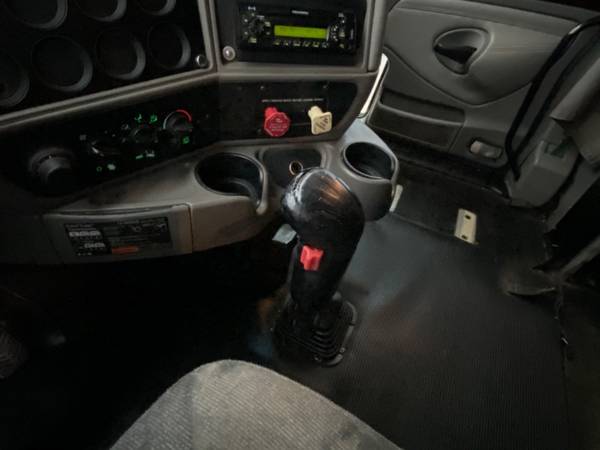 2012 KENWORTH T700 ISX CUMMINS 13 SPEED MANUAL SEMI TRUCK w/ONLY... for sale in TALLMADGE, IN – photo 20