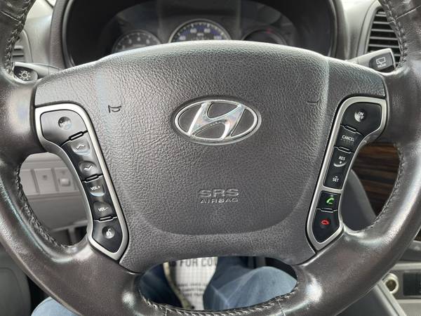 2010 Hyundai Santa Fe - - by dealer - vehicle for sale in Green Bay, WI – photo 19