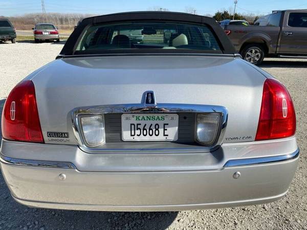 2004 LINCOLN TOWN CAR ***69,000 MILES***NO ACCIDENT LUXURY SEDAN... for sale in VALLLEY FALLS, KS – photo 7