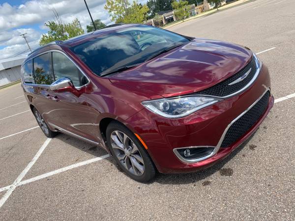 2019 Pacifica LIMITED Fully Loaded TVS, Blu-Ray, Exotic Interior for sale in Royal Oak, MI – photo 2