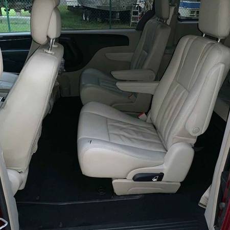 2012 CHRYSLER TOWN & COUNTRY 131,475 MILES - cars & trucks - by... for sale in Fort Myers, FL – photo 7