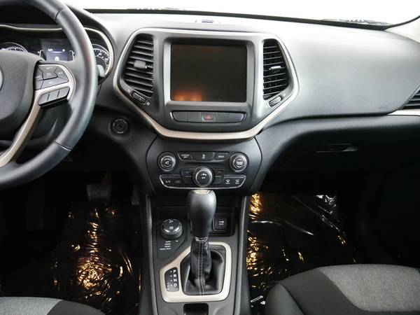 2014 Jeep Cherokee Latitude - - by dealer - vehicle for sale in Inver Grove Heights, MN – photo 18