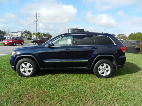 2013 Jeep G. Cherokee Laredo 4x4 - Tow, Sharp!! - cars & trucks - by... for sale in Georgetown , DE – photo 2