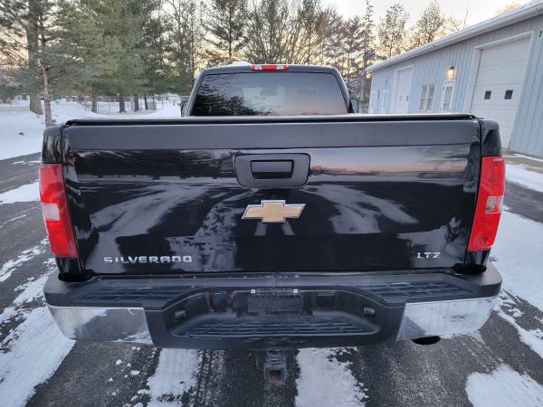 2007 Chevy Silverado 2500HD Ext LTZ Z71 4x4 loaded 8ft LB NO RUST for sale in Mchenry, WI – photo 4