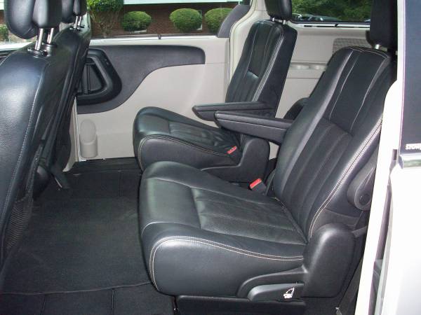 2012 CHRYSLER TOWN & COUNTRY for sale in Powder Springs, GA – photo 8