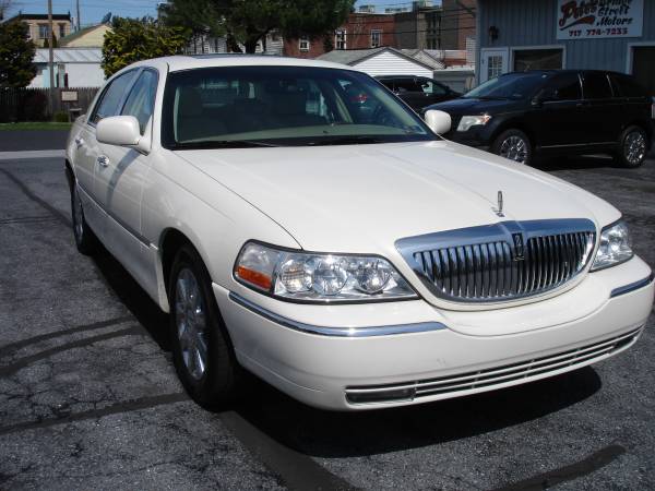 2007 Lincoln Towncar Designer Series for sale in New Cumberland, PA – photo 2